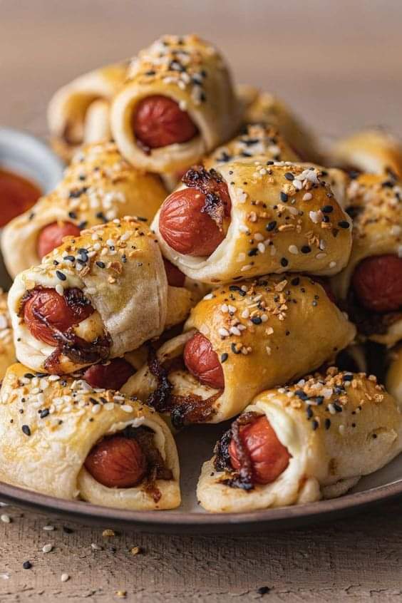 Easy Pigs in a Blanket (small hot dog)