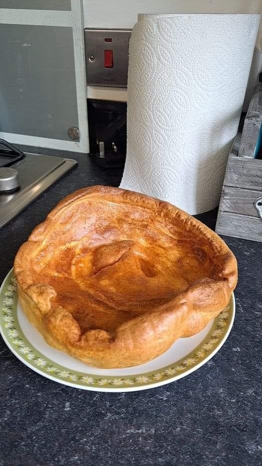 Giant Yorkshire pud in the air fryer, easy and not greasy at all!