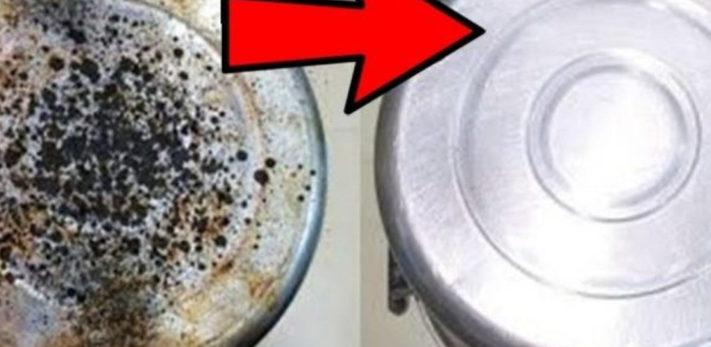 This is what happens to your burnt pots when you combine vinegar and sugar