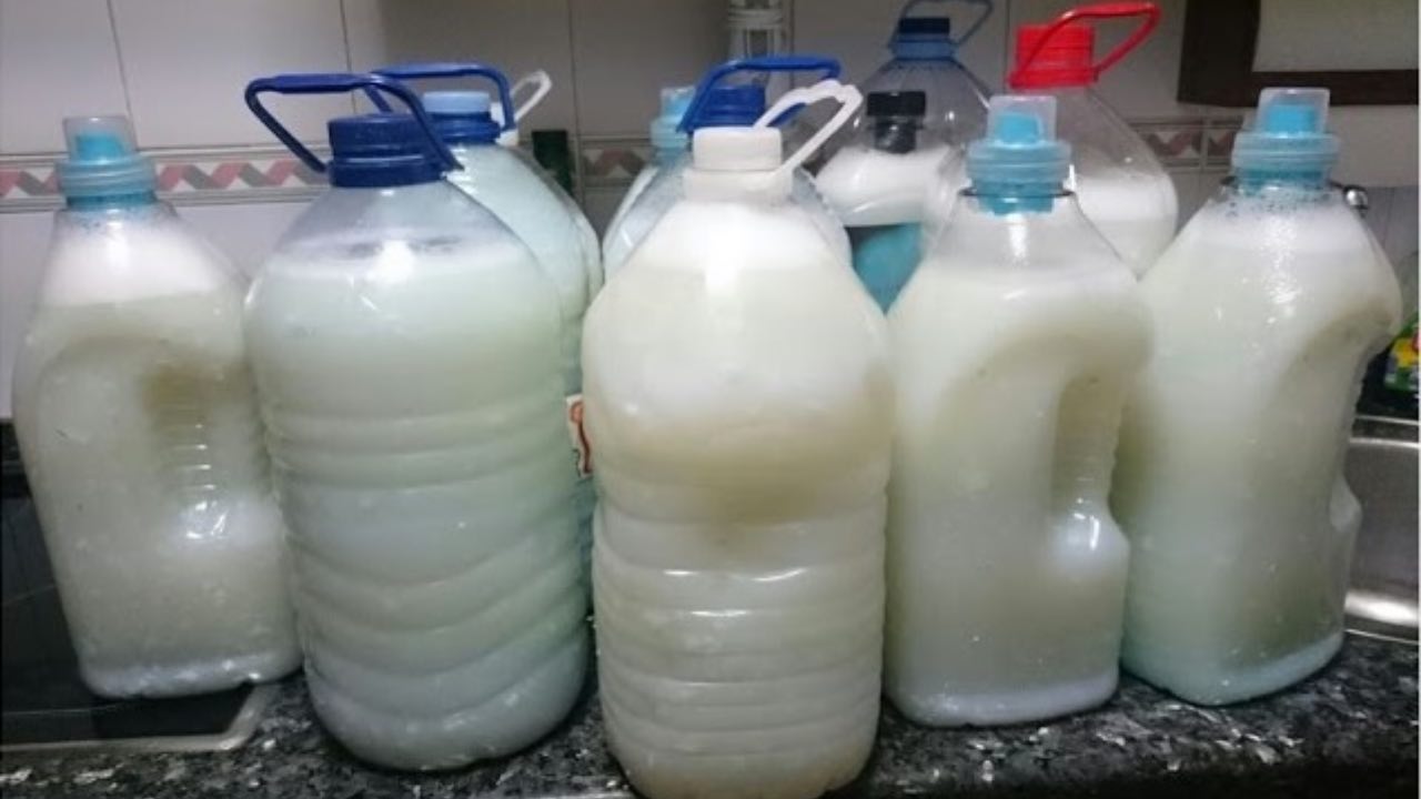 1 YEAR’S SUPPLY OF LAUNDRY DETERGENT FOR LESS THAN 10 EUROS: 2 INGREDIENTS ARE ENOUGH