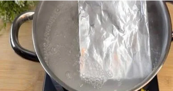 Put a Sheet of Aluminum Foil in Boiling Water: Even Wealthy People Swear By This Trick