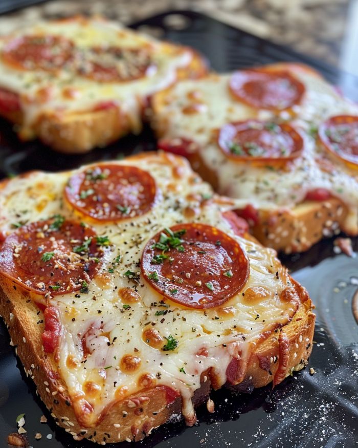 Quick and Easy Pepperoni Pizza Toast: A Delicious Snack for Any Occasion