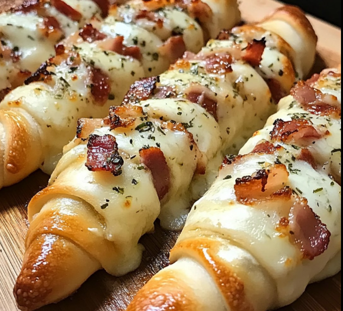 Garlic Butter Turkey Bacon Alfredo Pizza Twists