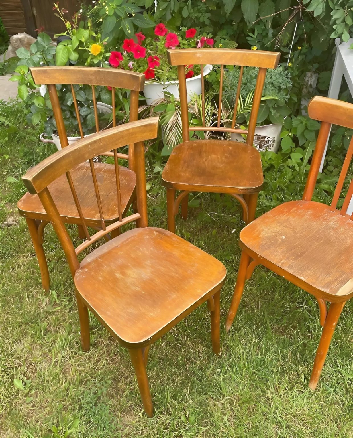 My Brother and I Brought Our Parents’ Old Wooden Chairs Back to Life—Check Out the Stunning Results