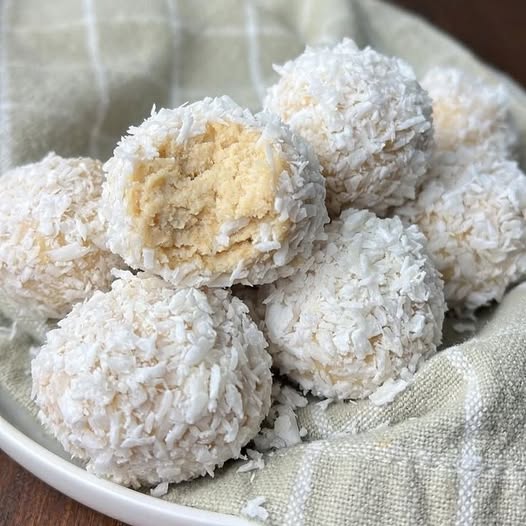 WHITE RUM BALLS