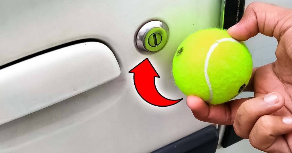 Unlock your car if you forgot the keys inside with a simple trick