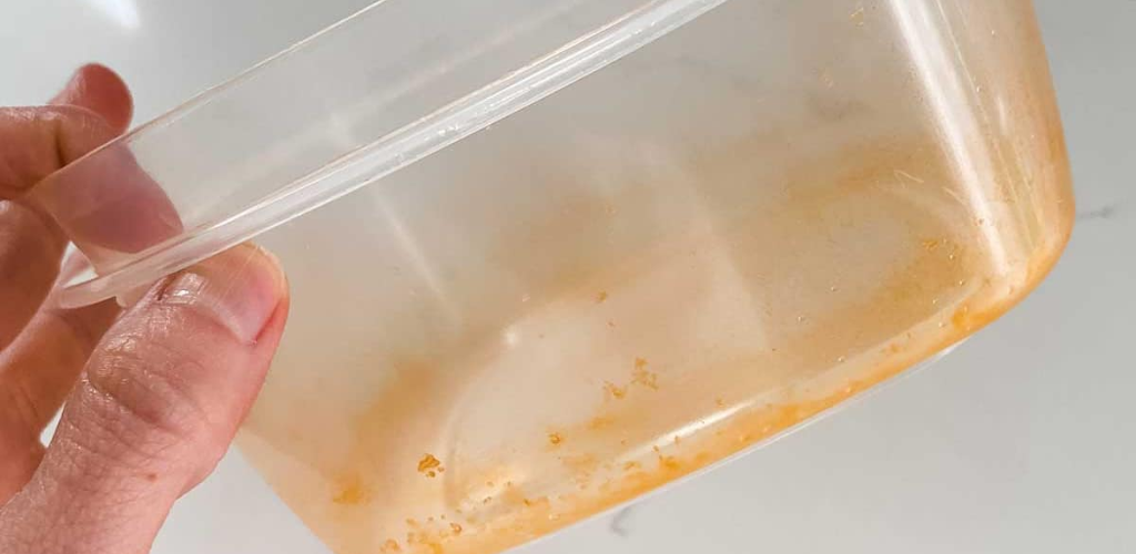 The most effective trick to degrease plastic containers in seconds