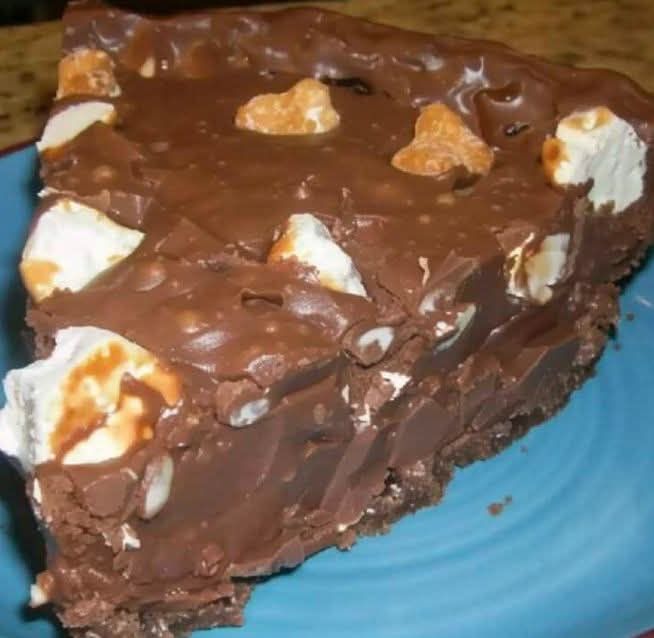 Rocky Road Pie Recipe – Rich Chocolate & Marshmallow Delight