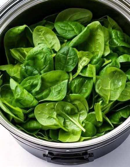 Put raw spinach leaves in a slow cooker with these 3 ingredients. The perfect comfort food.