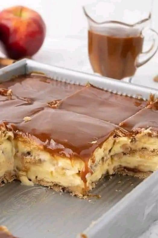 Quick Apple Caramel Cake Without Baking