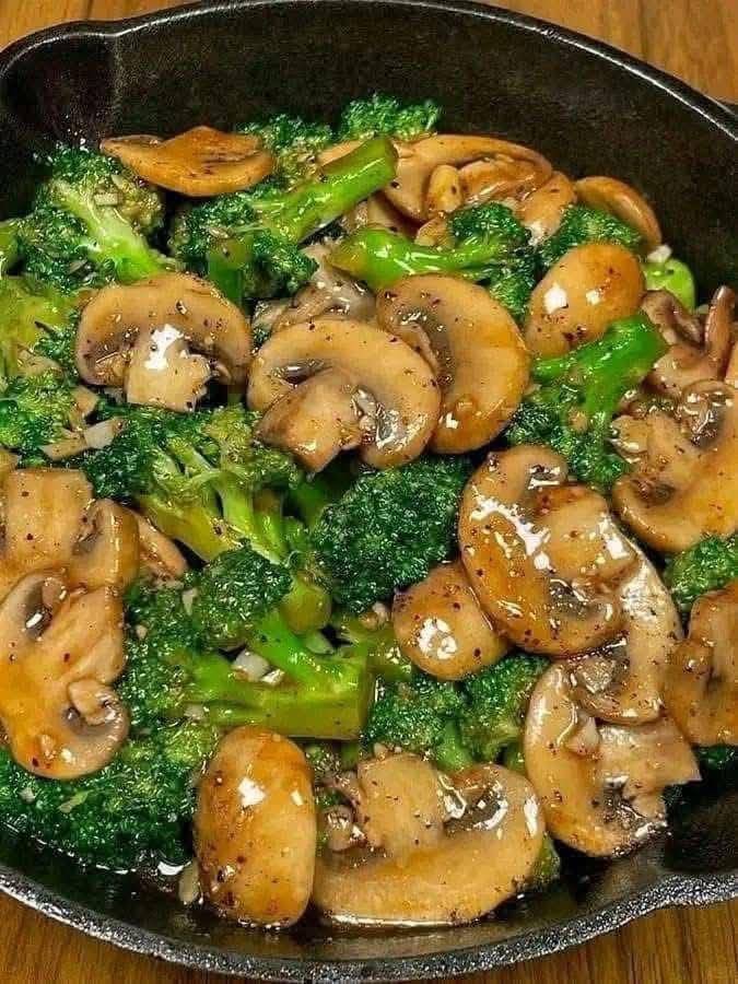 best GARLIC MUSHROOMS AND BROCCOLI