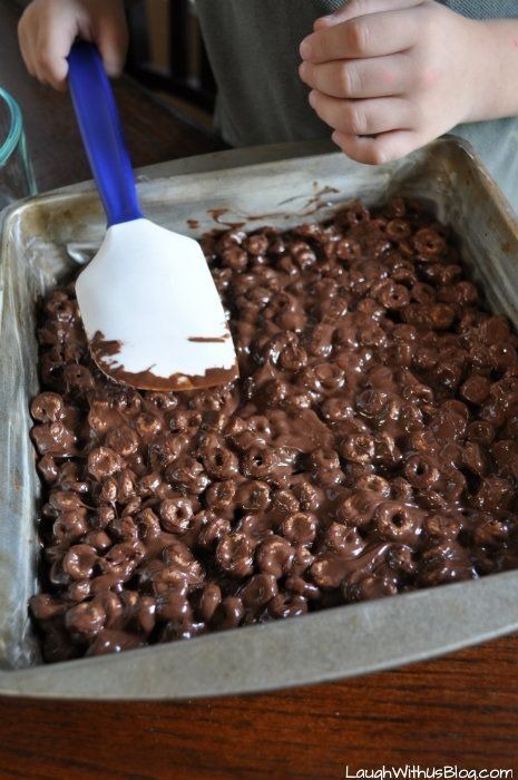 No-Bake Chocolate Peanut Butter Cheerio Bars